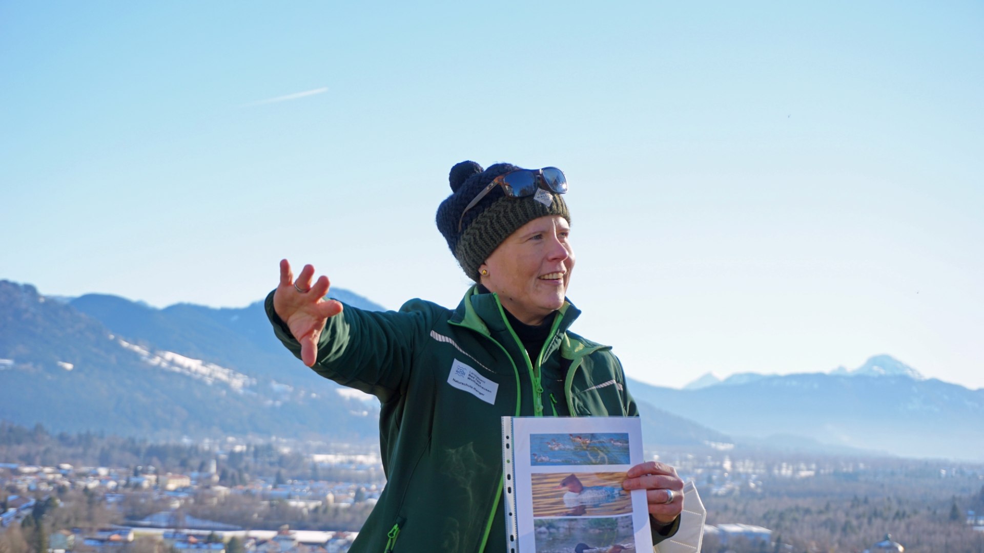 Auch im Winter ist Sabine Gerg als Naturschutzrangerin des Landkreises Bad Tölz-Wolfratshausen unterwegs, um Wintersportler über die sensible Natur aufzuklären. , © Landratsamt Bad Tölz-Wolfratshausen Auch im Winter ist Sabine Gerg als Naturschutzrangerin des Landkreises Bad Tölz-Wolfratshausen unterwegs, um Wintersportler über die sensible Natur aufzuklären. , © Landratsamt Bad Tölz-Wolfratshausen