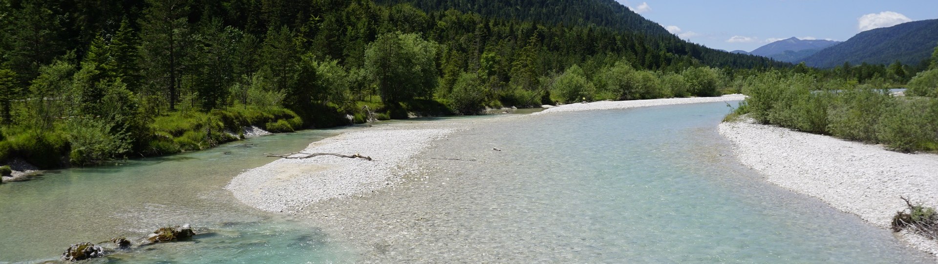 Die Isar gilt als einer der letzten Wildflüsse und bietet zahlreichen Tieren und Pflanzen Heimat., © Archiv Tölzer Land Tourismus|Kunz PR Die Isar gilt als einer der letzten Wildflüsse und bietet zahlreichen Tieren und Pflanzen Heimat., © Archiv Tölzer Land Tourismus|Kunz PR