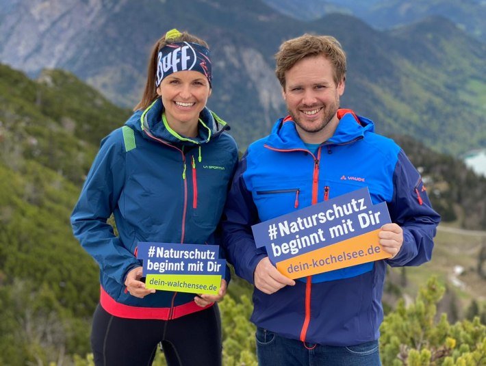 Magdalena Kalus von You are an Adveture Story setzt sich aktiv, z.B. mit Müllsammelaktionen, für die Sensibilsierungskampagne für Naturschutz an Kochel- und Walchensee ein. Hier zusammen mit Danile Weickel, dem Leiter der TI des Zwei-See-Lands, © Tourist Info Kochel a. See|D. Weickel Magdalena Kalus von You are an Adveture Story setzt sich aktiv, z.B. mit Müllsammelaktionen, für die Sensibilsierungskampagne für Naturschutz an Kochel- und Walchensee ein. Hier zusammen mit Danile Weickel, dem Leiter der TI des Zwei-See-Lands, © Tourist Info Kochel a. See|D. Weickel