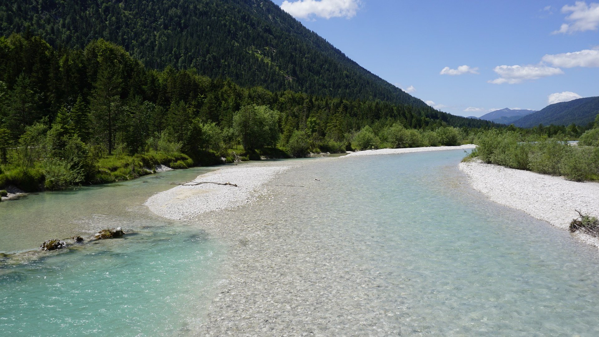 Die Isar gilt als einer der letzten Wildflüsse und bietet zahlreichen Tieren und Pflanzen Heimat., © Archiv Tölzer Land Tourismus|Kunz PR Die Isar gilt als einer der letzten Wildflüsse und bietet zahlreichen Tieren und Pflanzen Heimat., © Archiv Tölzer Land Tourismus|Kunz PR