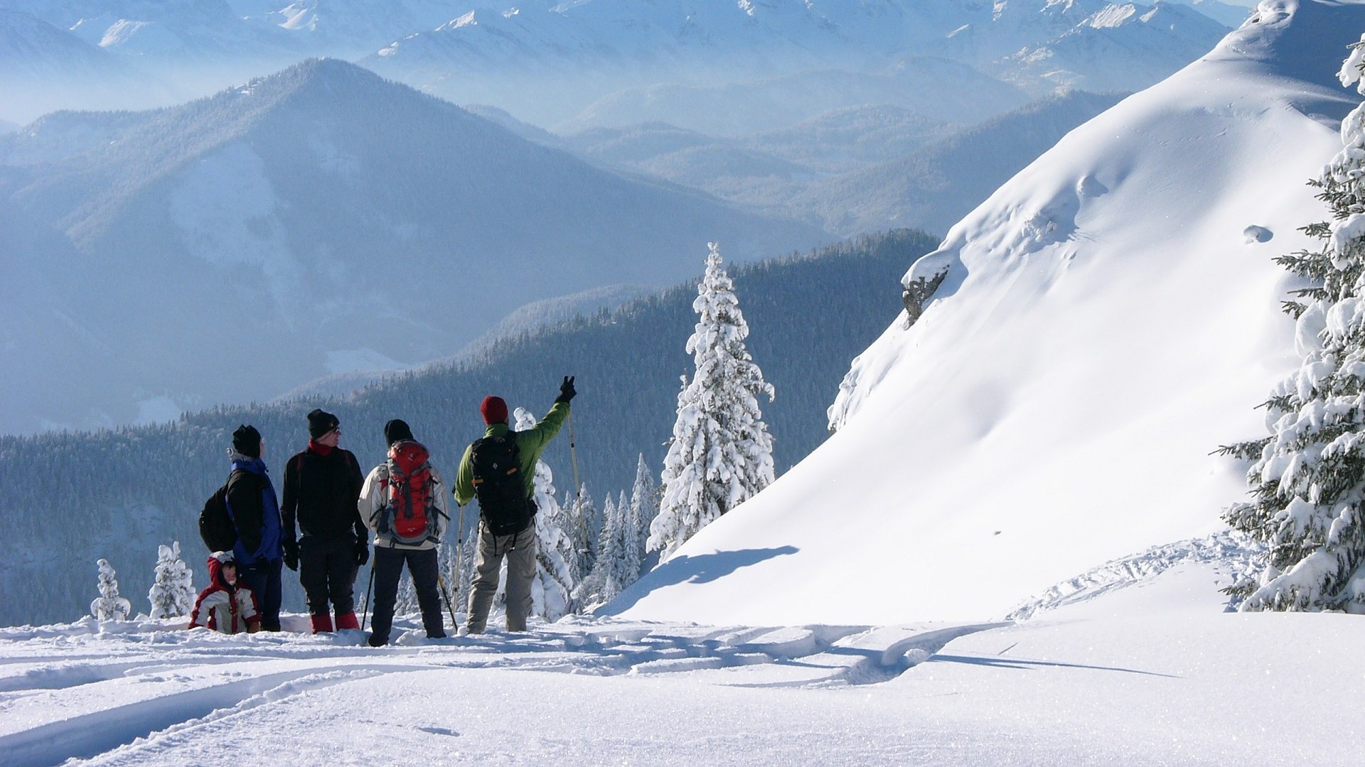 Unterwegs durch tief verschneite Landschaften - traumhaft! Bitte nimm Rücksicht auf die Natur, die im Winter Ruhe braucht und bleibe auf den Wegen., © Tölzer Land Tourismus |Foto: Klaus Knirk Unterwegs durch tief verschneite Landschaften - traumhaft! Bitte nimm Rücksicht auf die Natur, die im Winter Ruhe braucht und bleibe auf den Wegen., © Tölzer Land Tourismus |Foto: Klaus Knirk