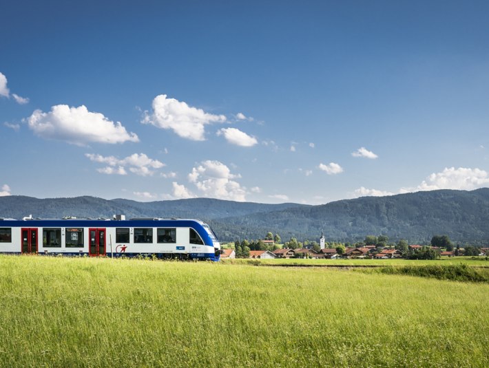 Mit der Bahn schon bei der Anreise  die herrliche Landschaft des Oberlands bestaunen., &copy; www.brb.de|Dietmar Denger