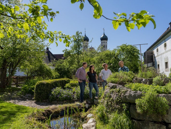 Natur- und Kr&auml;uter-Veranstaltungen bieten u.a. die Tourist Informationen, das Zentrum f&uuml;r Umwelt und Kultur, Kr&auml;uterp&auml;dagoginnen oder die Stiftung Natur und Kultur Nantesbuch an. Mitmachangebote gibt es z.B. auch beim Landesbund f&uuml;r Vogelschutz, u.v.a.