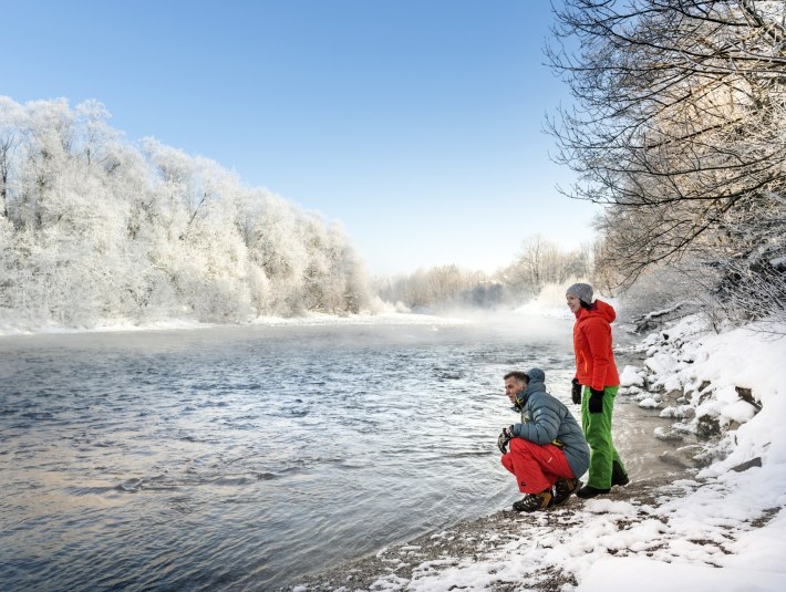 Sapziergang an der winterlichen Isar, © oberbayern.de|Peter von Felbert