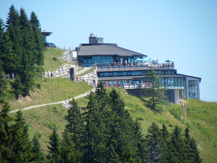 Lohnenswertes Ausflugsziel in den Lenggrieser Bergen - von der Bergstation aus von Hütte zu Hütte wandern , © Brauneck Bergbahn|Renate Mayer