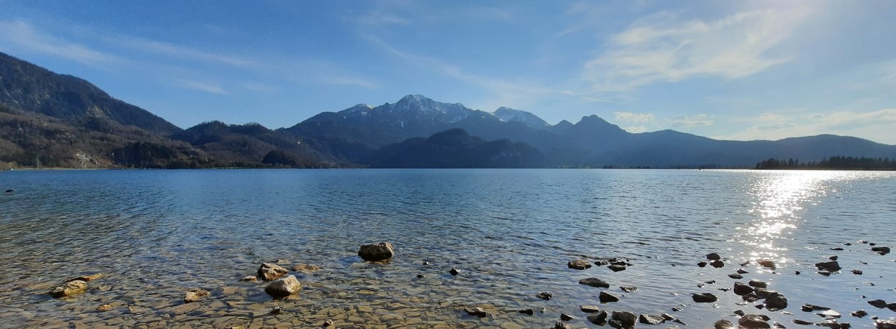 Der Kochelsee ist ein hochsensibles Vogelschutzgebiet - deshalb dürfen Schilf- und Uferzonen nicht betreten oder mit Wasserfahrzeugen jeglicher Art befahren werden. , © Landratsamt Bad Tölz-Wolfratshausen|Hannah Heither