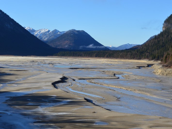 Der Sylvensteinsee bei abgesenktem Wasserspiegel, © Landratsamt Bad Tölz-Wolfratshausen|Klaus Lintzmeyer