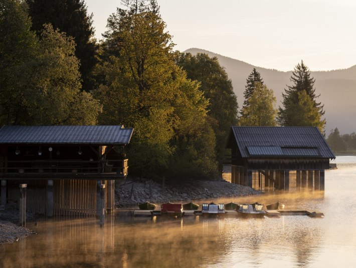 Bootshäuser am Walchensee nahe der Halbinsel Zwergern, © Tölzer Land Tourismus|Bernd Ritschel