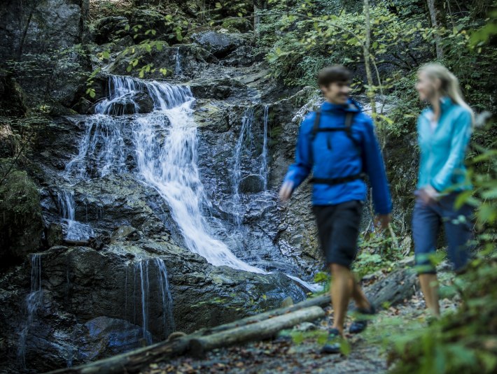 Erfahre mehr zur Entstehung der Landschaft und den Lebensräumen am Bergwald und dem Wasserfall bei Kochel a. See., © Tourist Information Bad Tölz|Hansi Heckmair