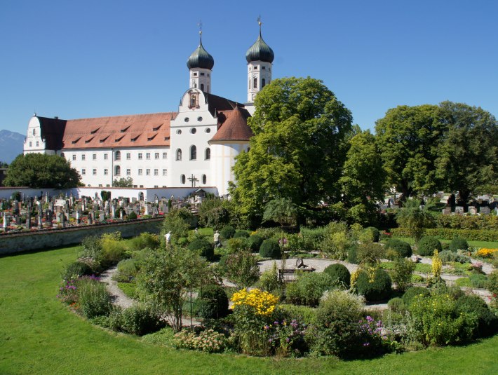 Kloster Benediktbeuern mit dem Meditationsgarten, © Zentrum für Umwelt und Kultur