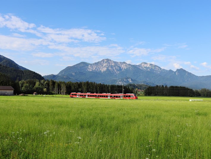 Eine Anreisemöglichkeit bieten die Bahnverbindungen ab München Hauptbahnhof!, © Tourist Information Kochel a. See|Daniel Weickel