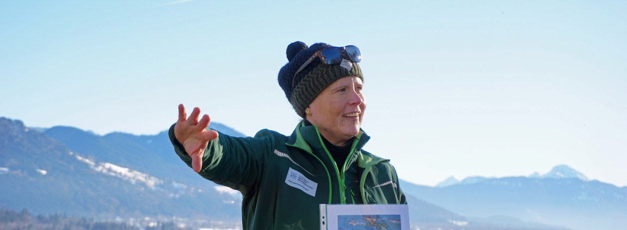 Auch im Winter ist Sabine Gerg als Naturschutzrangerin des Landkreises Bad Tölz-Wolfratshausen unterwegs, um Wintersportler über die sensible Natur aufzuklären. , © Landratsamt Bad Tölz-Wolfratshausen