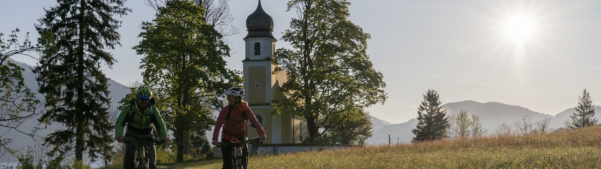 Bitte unbedingt auf den offiziellen Wegen bleiben bei Deiner Tour rund um die Halbinsel Zwergern. Zum Schutz der Magerwiesen und -weiden, in enger &ouml;kologischer Verzahnung mit bodensauren Magerrasen und Flachmooren, f&uuml;hrt der Weg nicht durchg&auml;ngig am See entlang. , &copy; T&ouml;lzer Land Tourismus|Bernd Ritschel