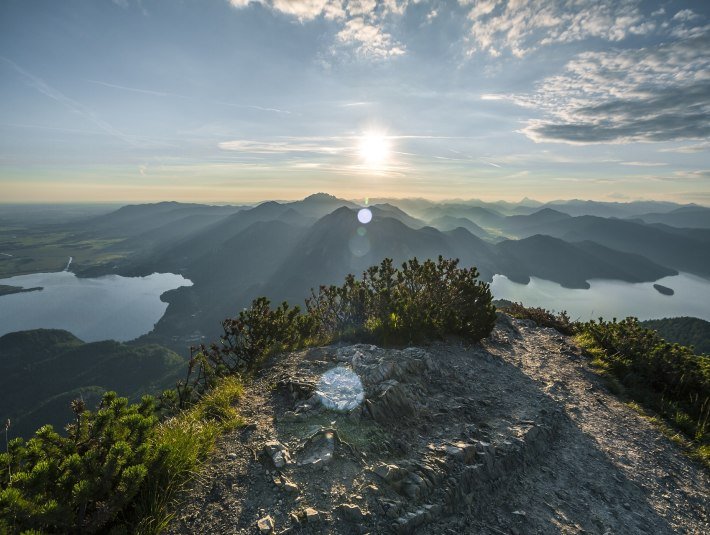 Blick vom Herzogstand auf Kochelsee und Walchensee, &copy; Tourits Information Walchensee|Thomas Kujat