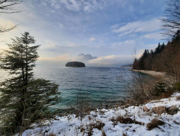 Insel Sassau im Winter, © Landratsamt Bad Tölz-Wolfratshausen|Hannah Heither