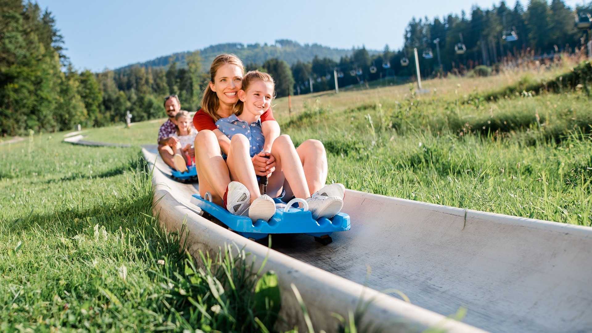 Die Sommerrodelbahn ist eines der Highlights an dem beliebten Hausberg bei Bad T&ouml;lz. Der Blomberg ist aber mit Wald und Almwiesen mehr als "nur" Freizeitberg.  , &copy; T&ouml;lzer Land Tourismus|Leonie Lorenz